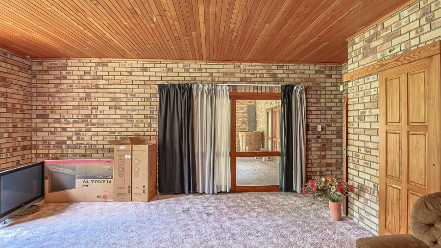 4 Bedroom Property for Sale in Waagfontein North West